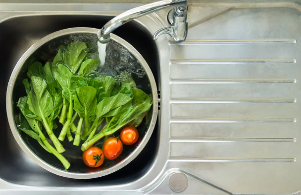 Bunda, si Kecil,  cara menyimpan bayam, tips menyimpan sayuran hijau, bayam awet di kulkas, sayur bayam tahan lama, tips dapur ibu muda, trik menyimpan bayam MPASI, bayam anti busuk.